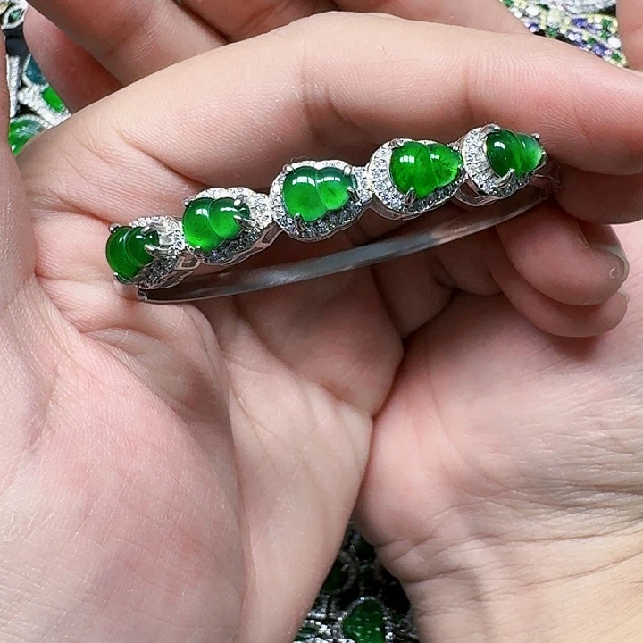 翡翠颈饰未镶嵌天然A货翡翠放漏