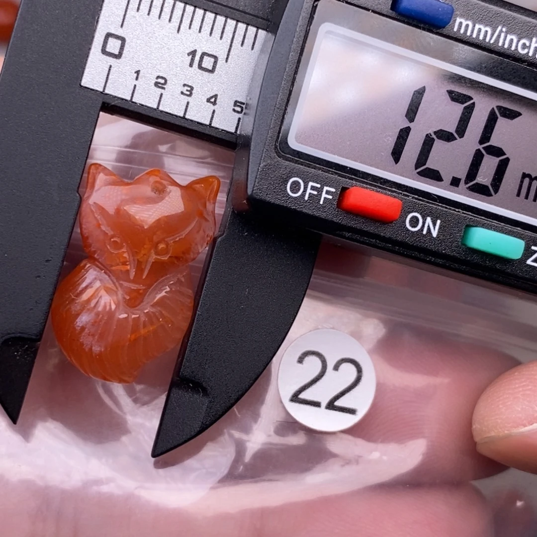 南红玛瑙未镶嵌配饰有瑕疵