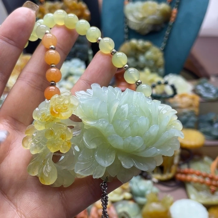 蛇纹石玉未镶嵌颈饰
