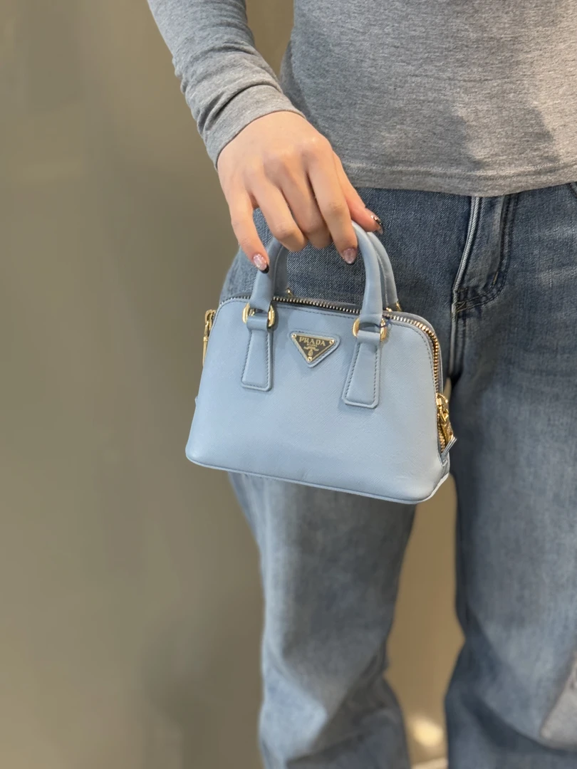 95新 Prada/普拉达 baby蓝mini贝壳单肩包