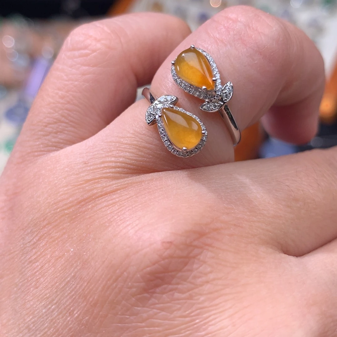 18K金镶嵌戒指翡翠水滴戒指