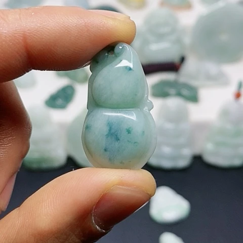 翡翠颈饰未镶嵌吊坠