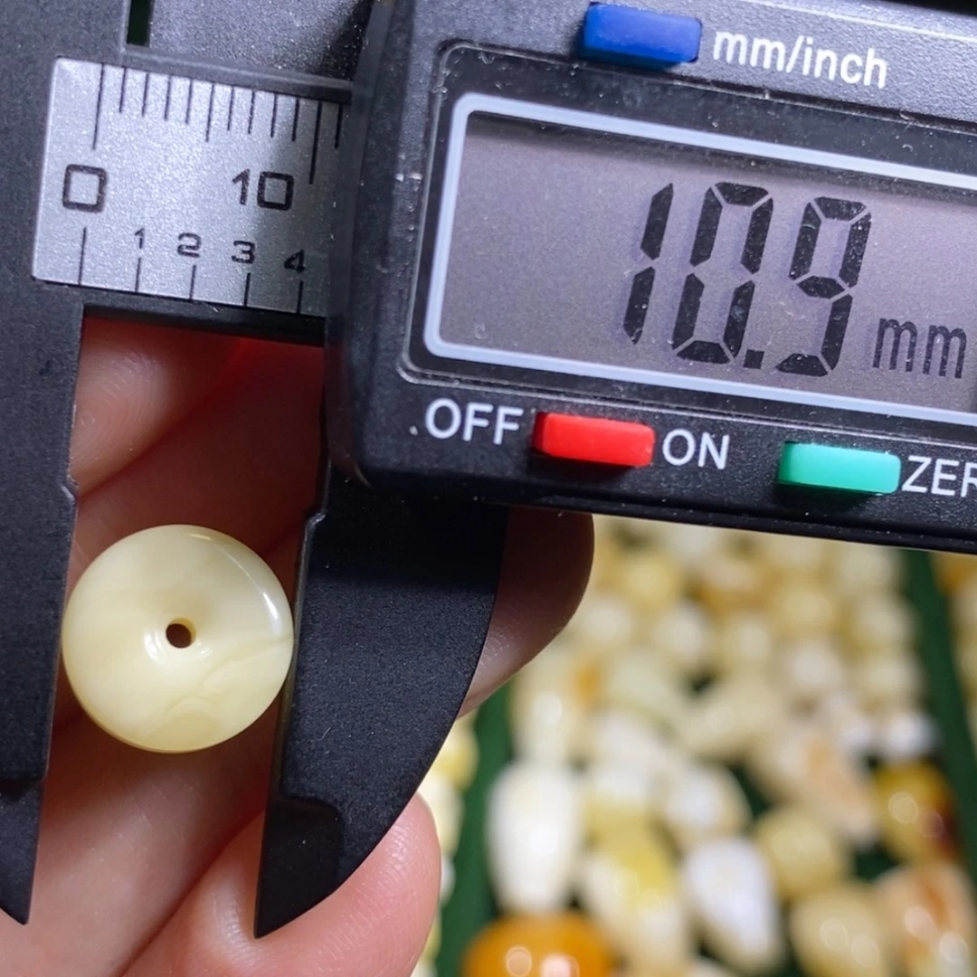 蜜蜡未镶嵌裸石配饰