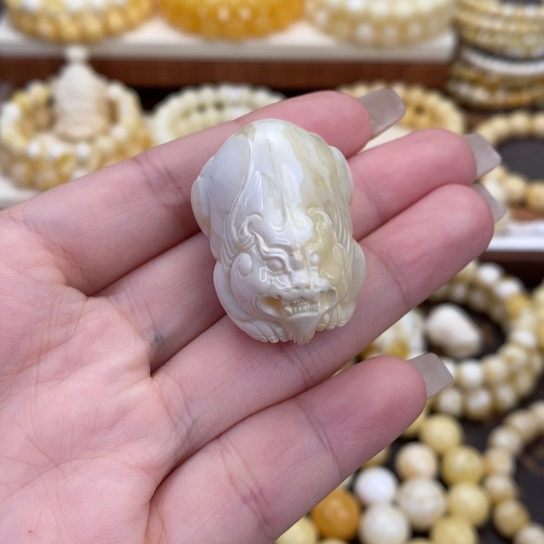 蜜蜡未镶嵌裸石貔貅