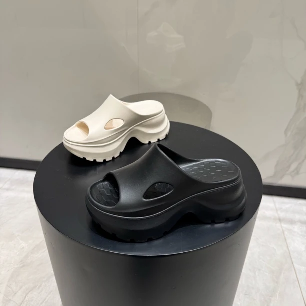 夏季新款凉鞋百搭防滑塑胶厚底爆款高档潮流一字拖休闲风运动夏季