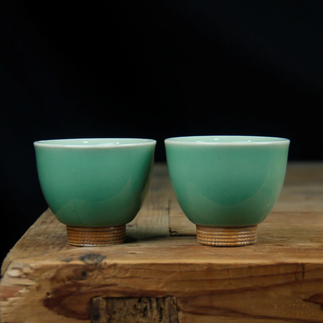 龙泉青瓷梅子青跳刀茶杯