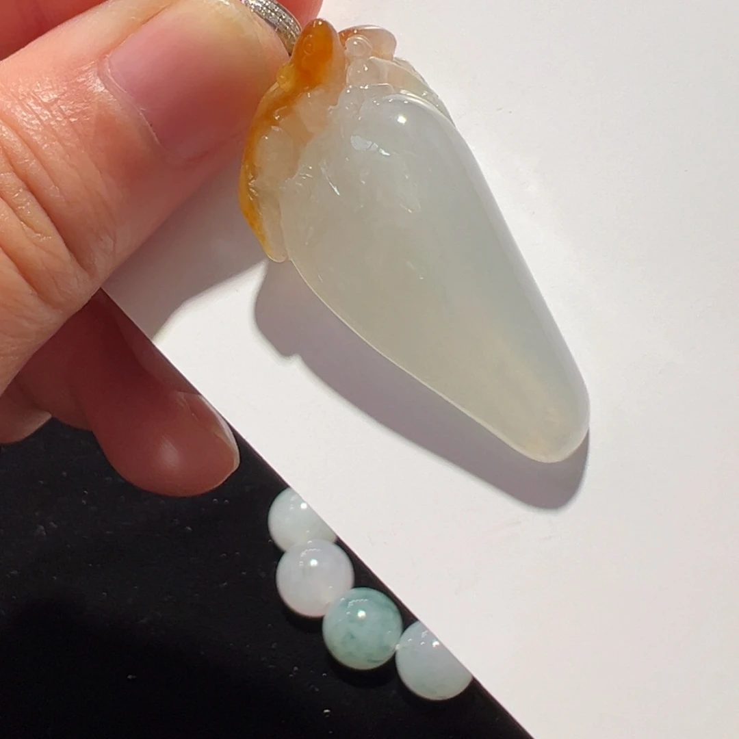 翡翠18K金镶嵌颈饰吊坠