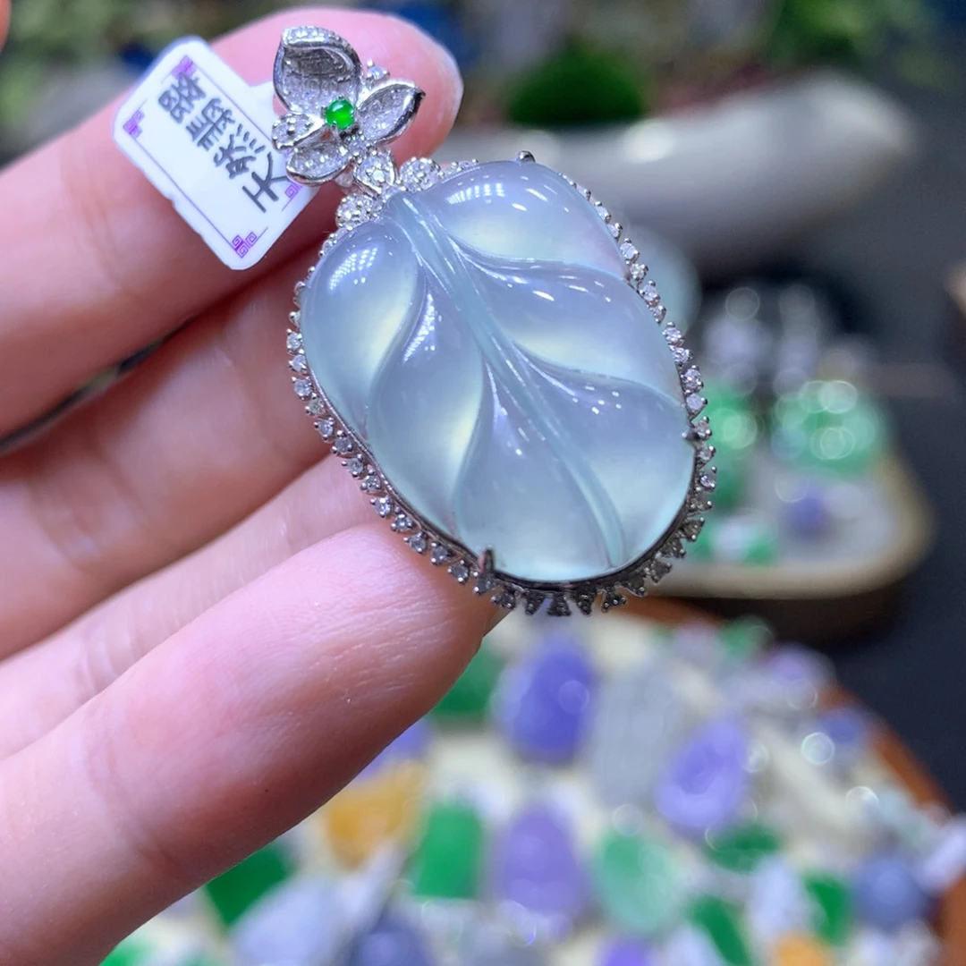 【闪购商品】翡翠颈饰18K金镶嵌翡翠吊坠项链