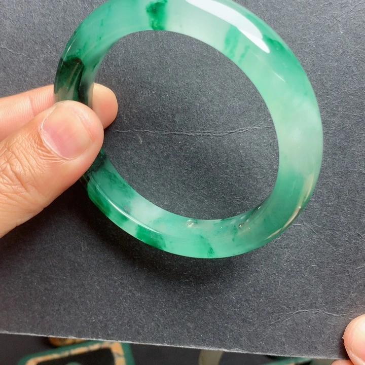 未镶嵌手镯石英质玉