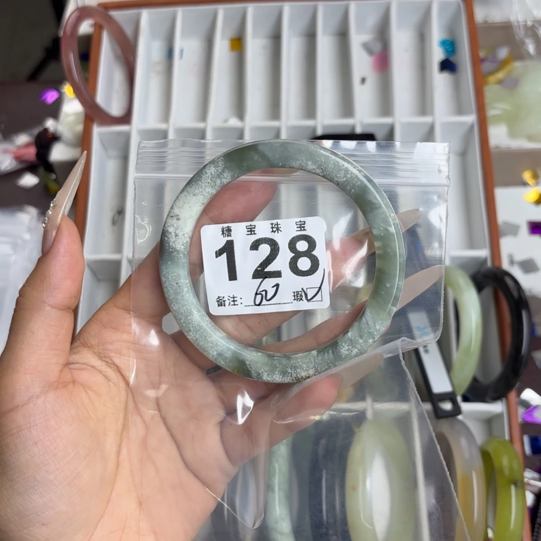 未镶嵌蛇纹石玉手镯卿*