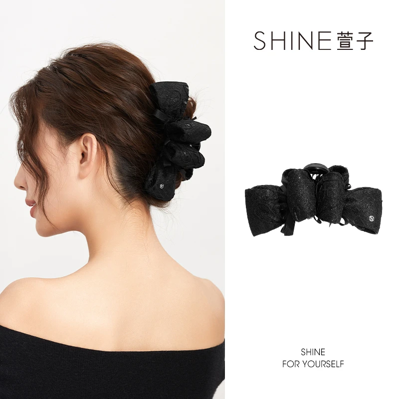 萱子萱子SHINE年轻时髦抓夹经典黑色面料点缀闪片优雅低调吸睛
