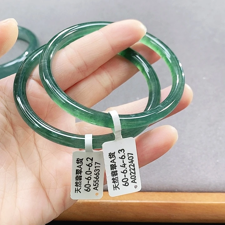 翡翠未镶嵌手镯（圆镯）