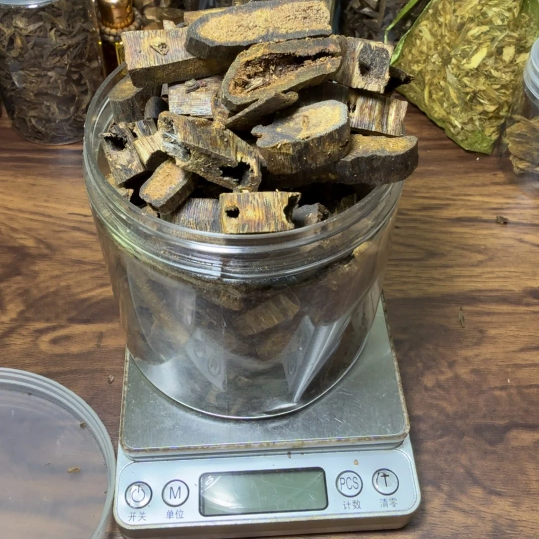 香料绿奇楠透顶绿锯口料165.8克