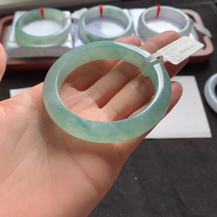 翡翠手镯未镶嵌手镯3
