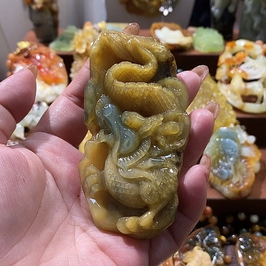 蛇纹石玉未镶嵌颈饰
