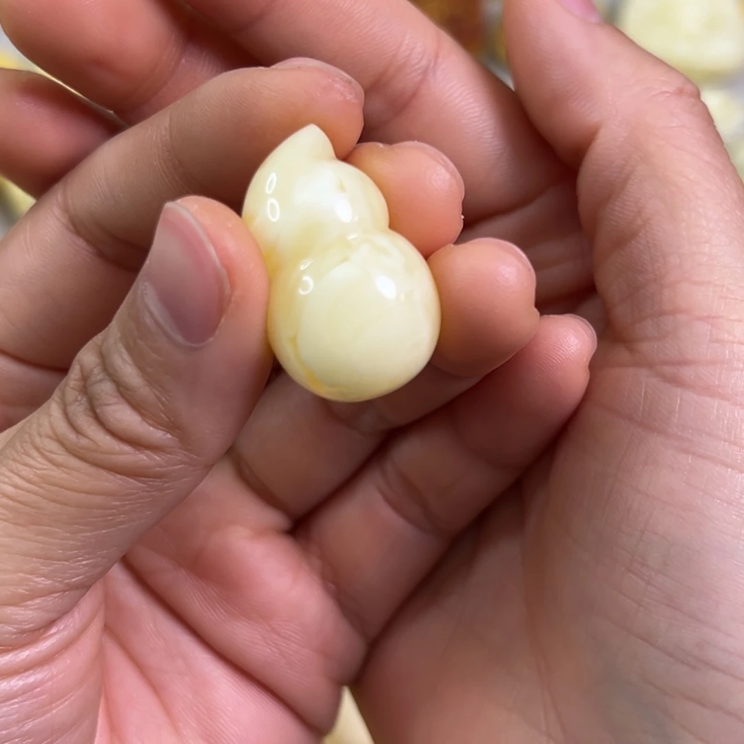 蜜蜡裸石未镶嵌春*蜜蜡