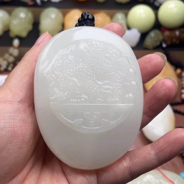 一***哥石材天然古青石手把件