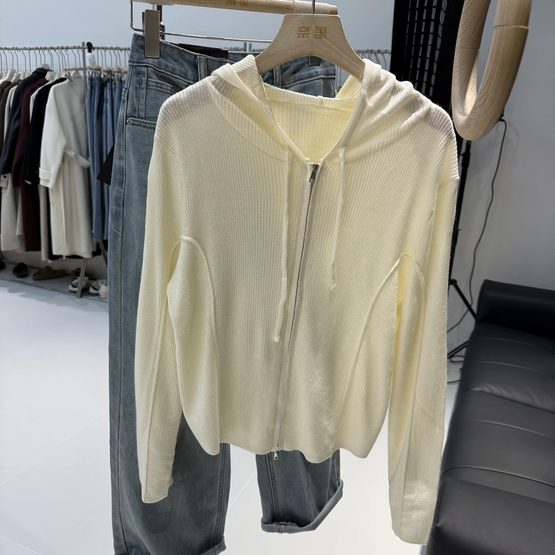 2025年新版 毛衫针织毛衫货号2390 一色米白