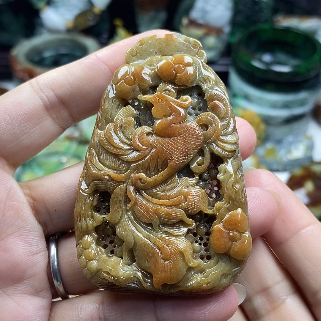颈饰未镶嵌翡翠荔**王