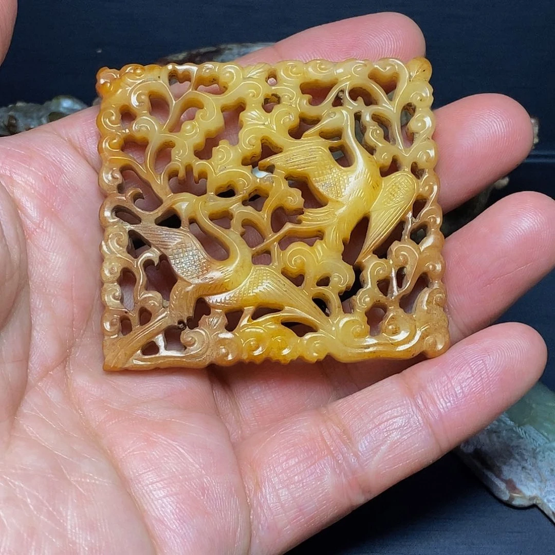 未镶嵌和田玉（糖玉）挂件今**约