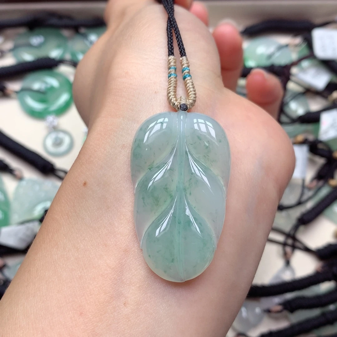 翡翠未镶嵌颈饰叶子