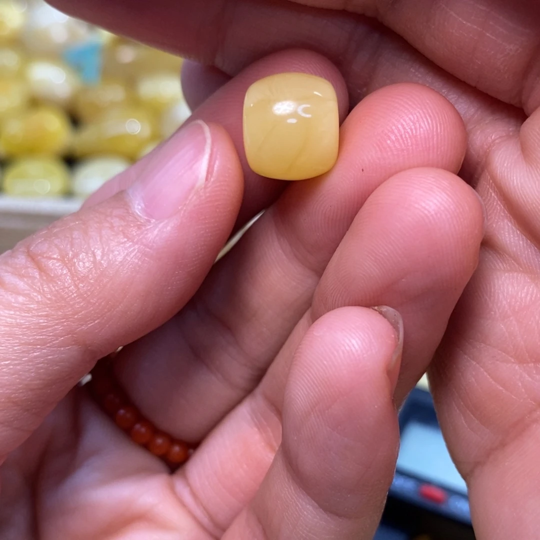琥珀未镶嵌裸石原矿蜜蜡配珠