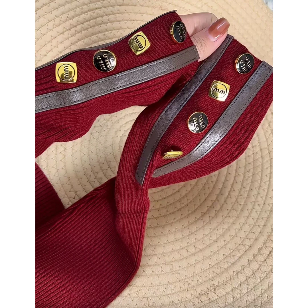 今年流行穿搭2025秋冬新款温柔风毛针织衫常规钉扣修身型长袖上衣