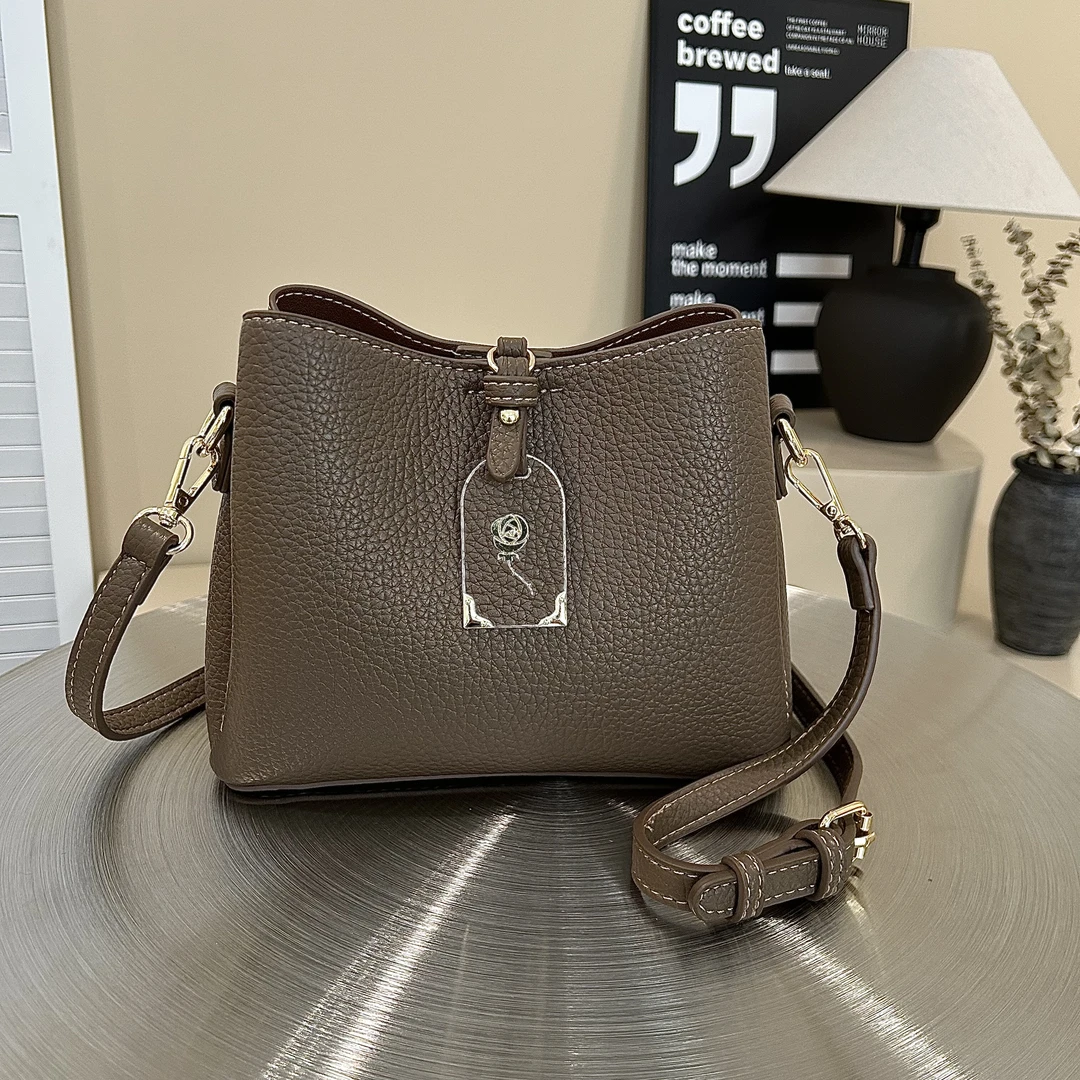 2025高级感轻奢 真皮水桶包女士手提斜跨包 单肩牛皮女包百搭时尚