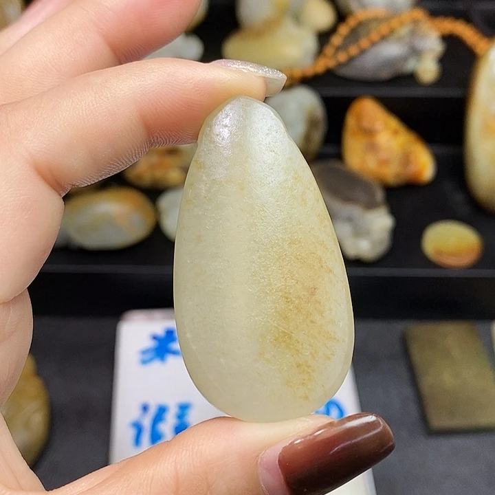 小***白和田玉未镶嵌颈饰