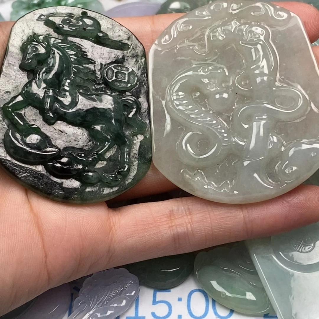 三***哥翡翠未镶嵌颈饰翡翠