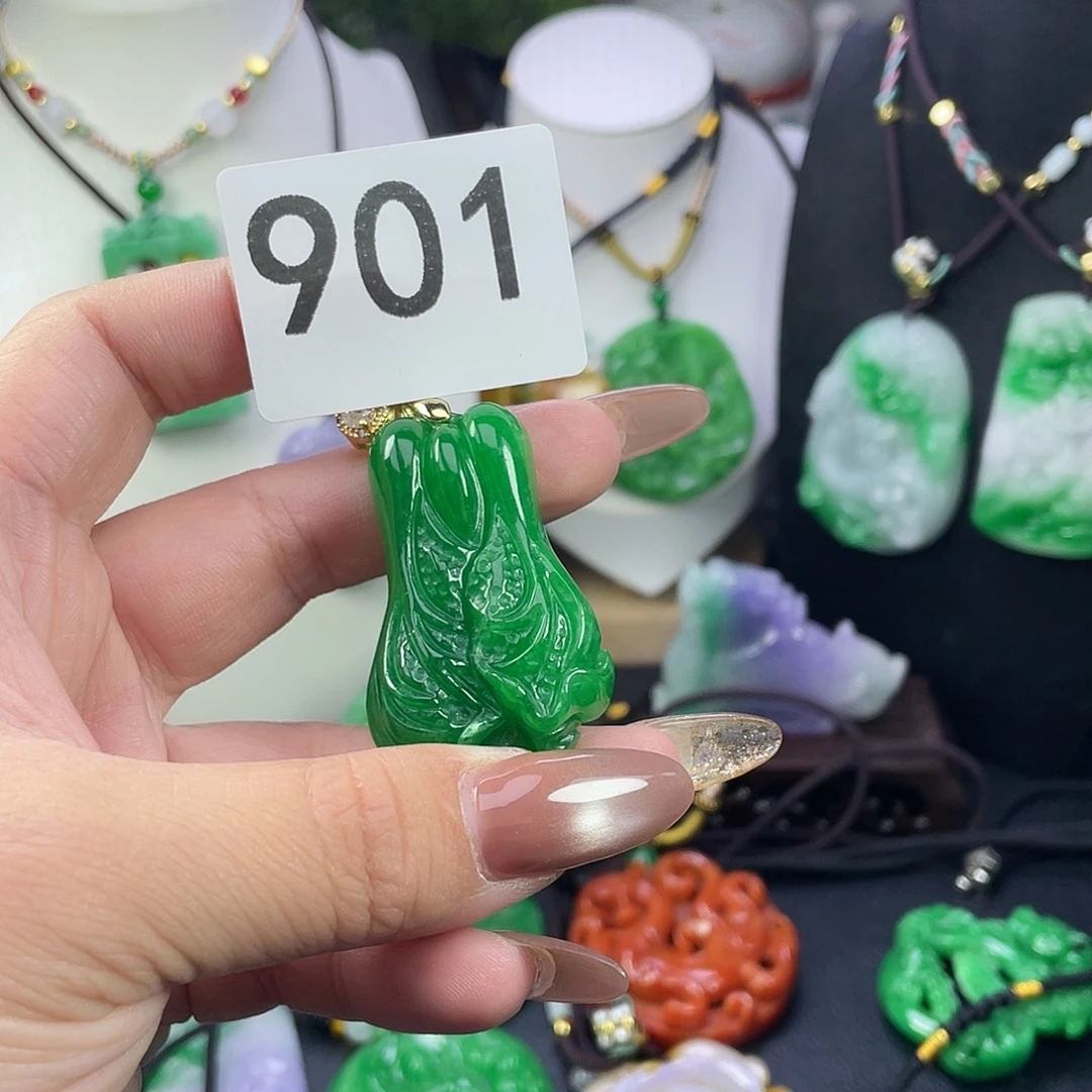 翡翠未镶嵌吊坠(赠链)