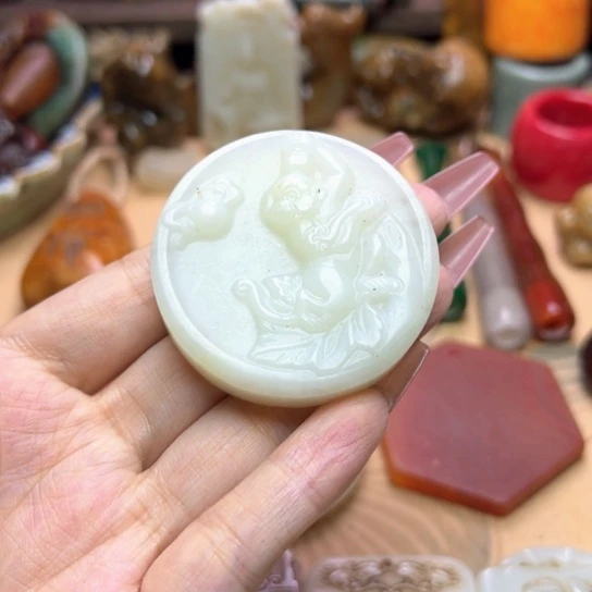 未镶嵌蛇纹石玉颈饰