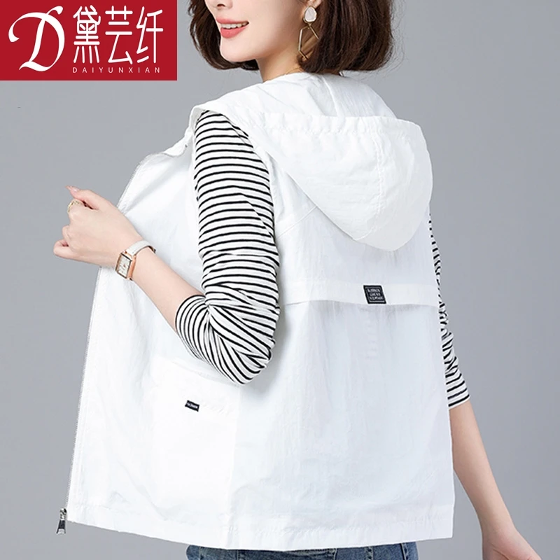 休闲连帽短款马甲女春秋薄款外穿背心2025年新款大码宽松洋气马夹