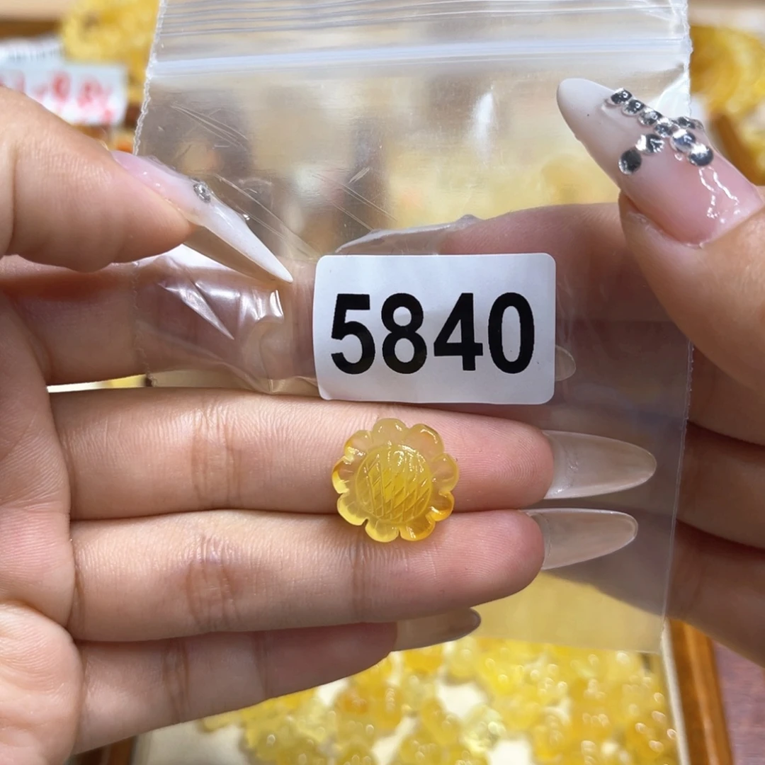 未镶嵌琥珀珠宝奇石
