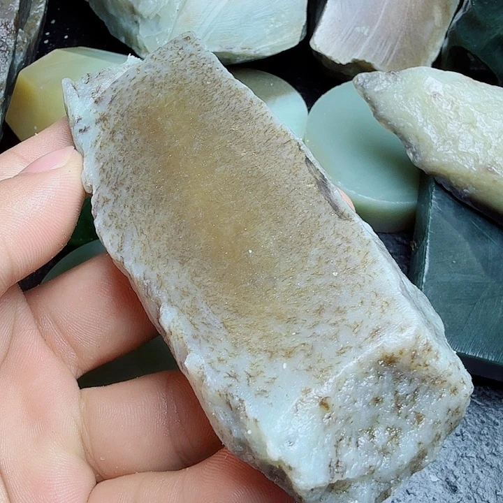 未镶嵌和田玉（糖玉）珠宝奇石