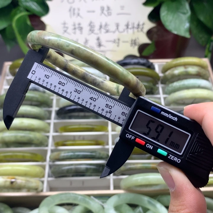 蛇纹石玉未镶嵌手镯11