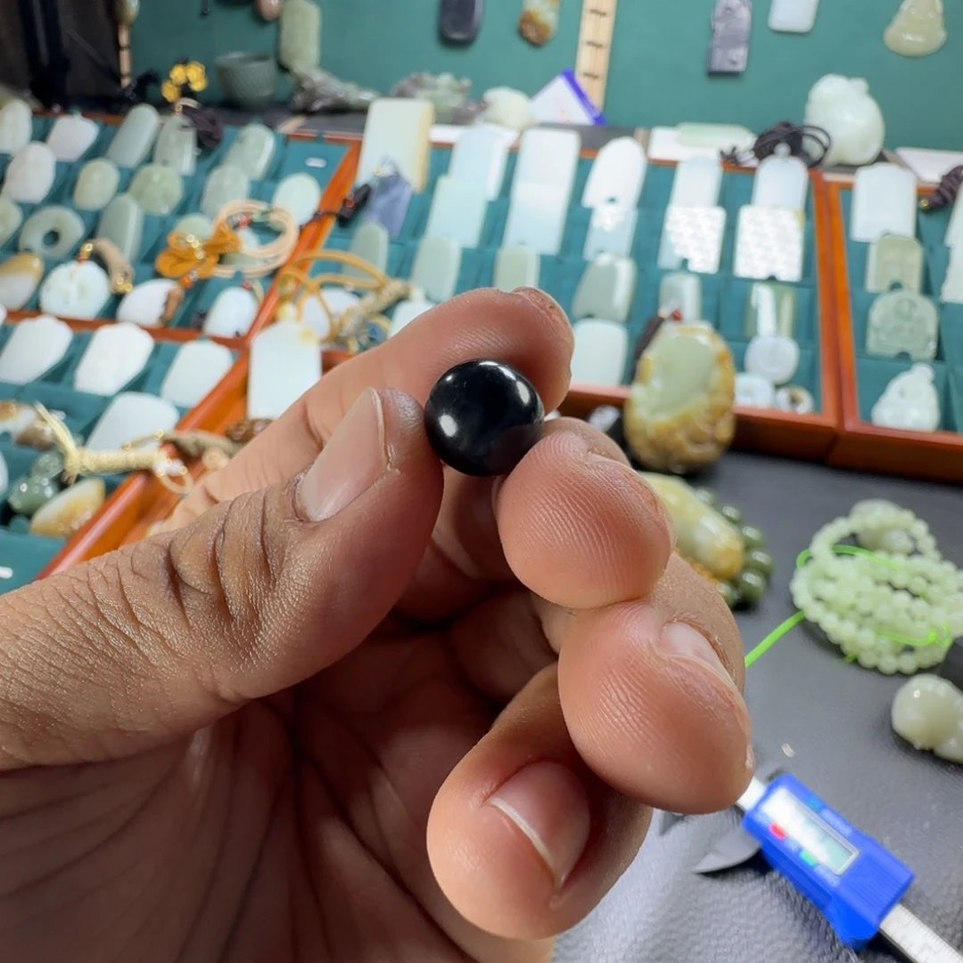 和田玉挂件未镶嵌白**?