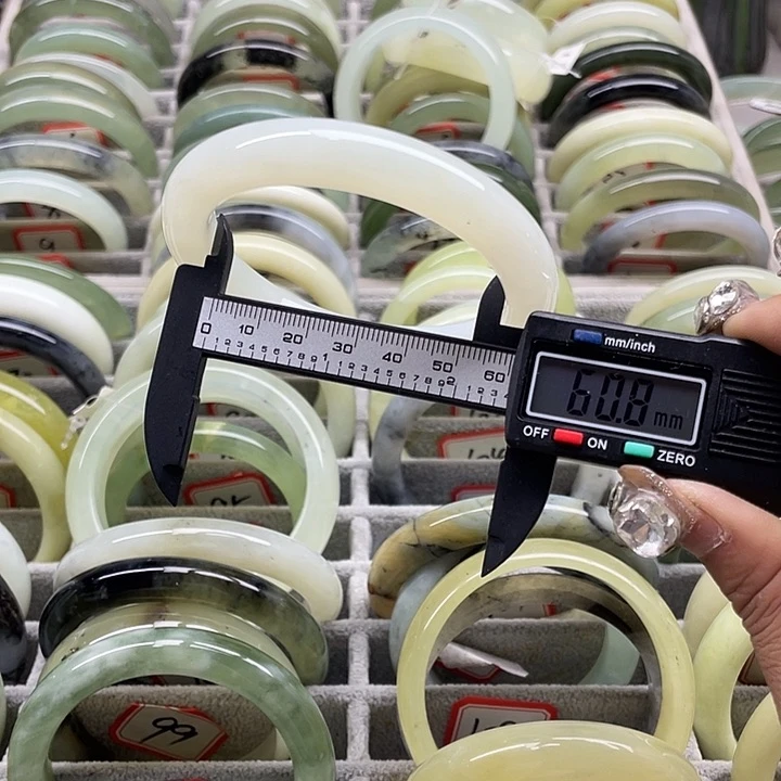 蛇纹石玉未镶嵌手镯106