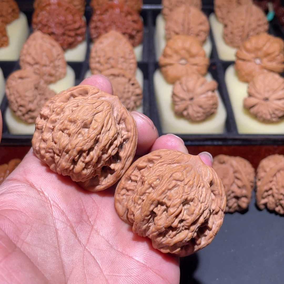 【闪购商品】文玩核桃吊坠狮虎兽