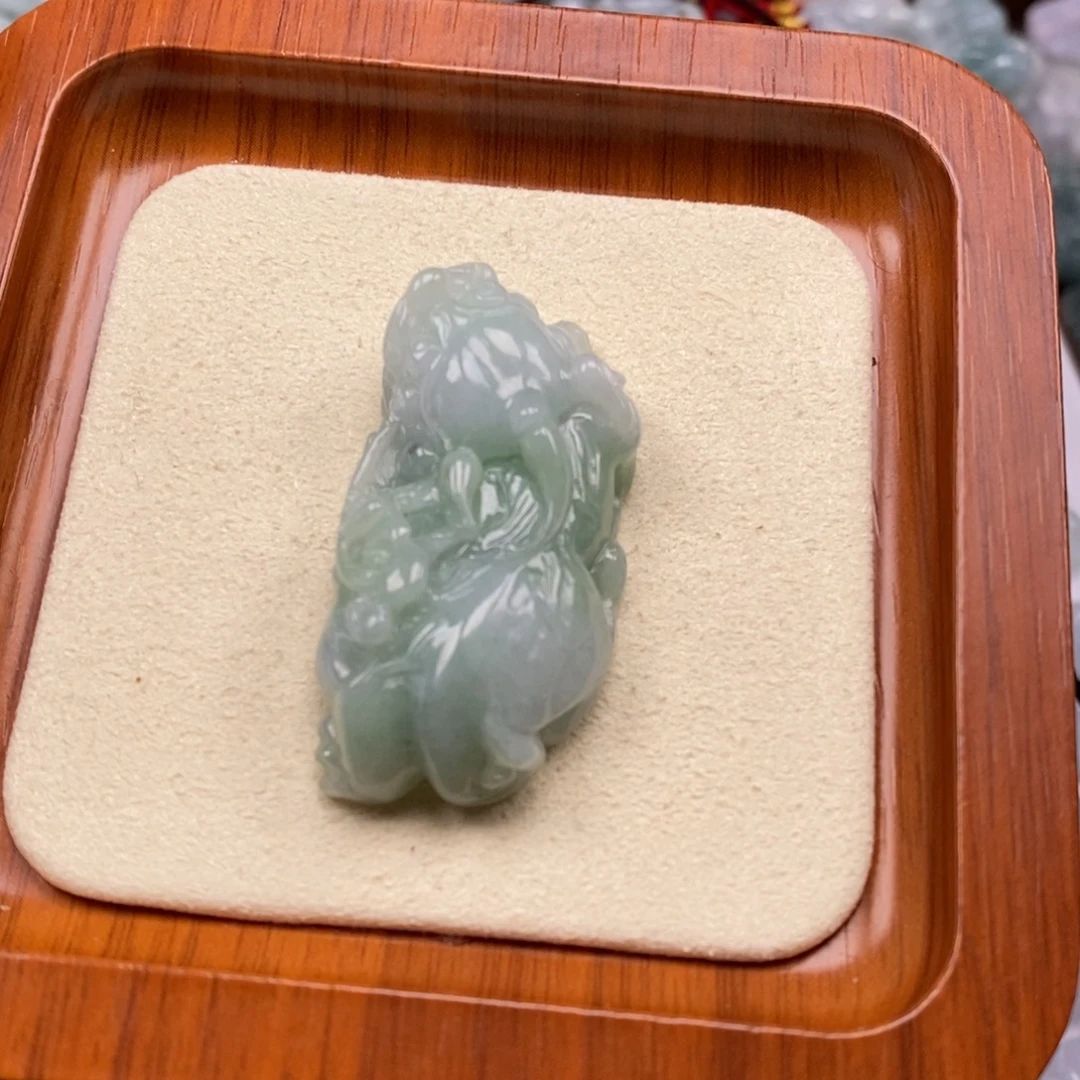 翡翠未镶嵌颈饰如意貔貅