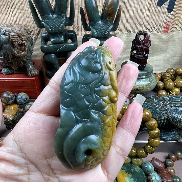 未镶嵌岫岩河磨玉（透闪石质玉）把件