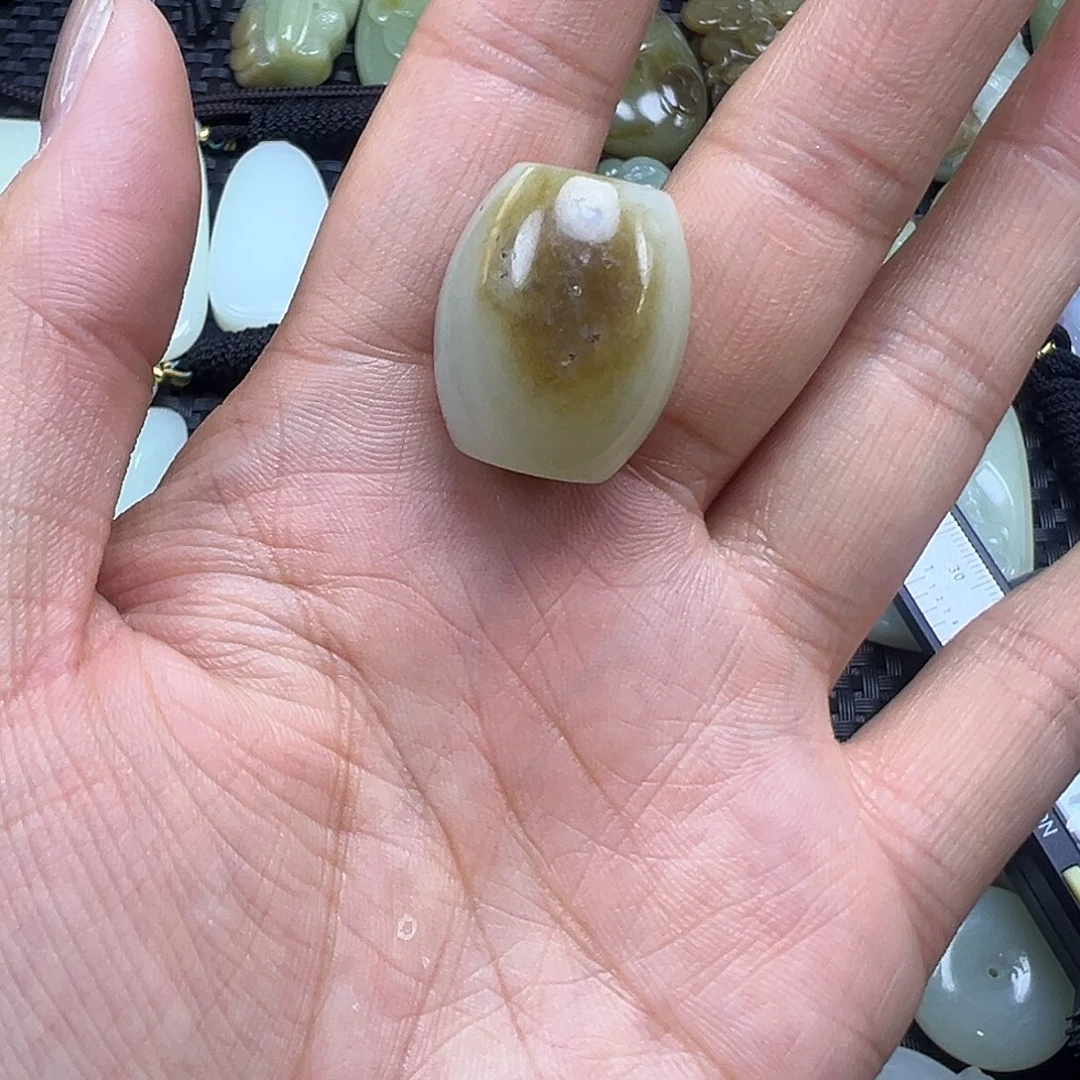 和田玉未镶嵌吊坠(不含链)微瑕漏，不退不换