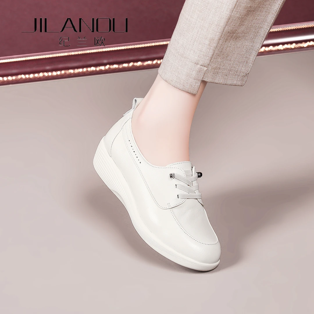 软底真皮单鞋女春秋2025新款中老年妈妈鞋防滑轻便平底女士休闲鞋