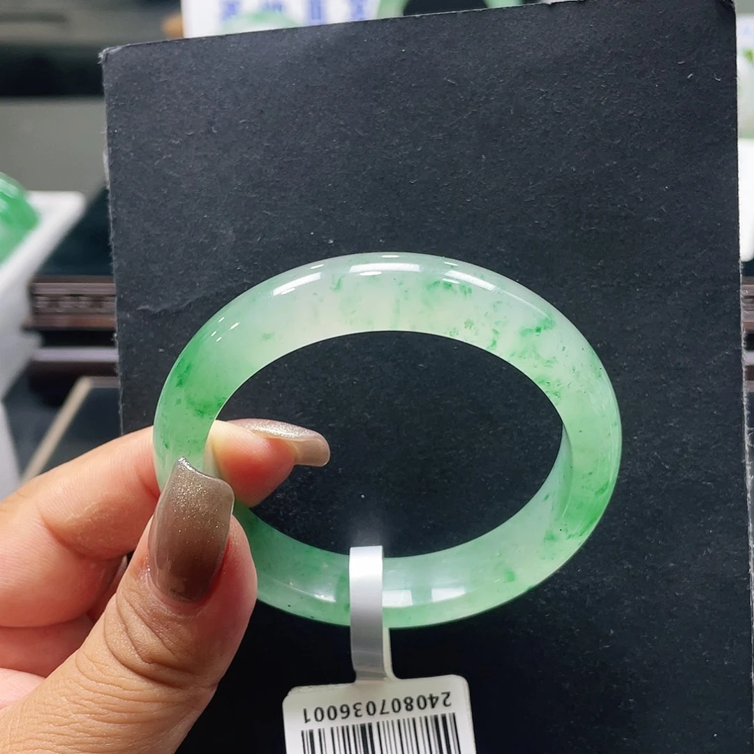 大***～未镶嵌手镯石英质玉（非洲翠）