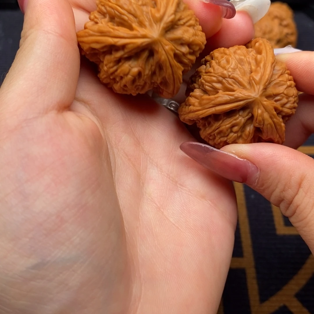 晴***～文玩核桃吊坠白狮子