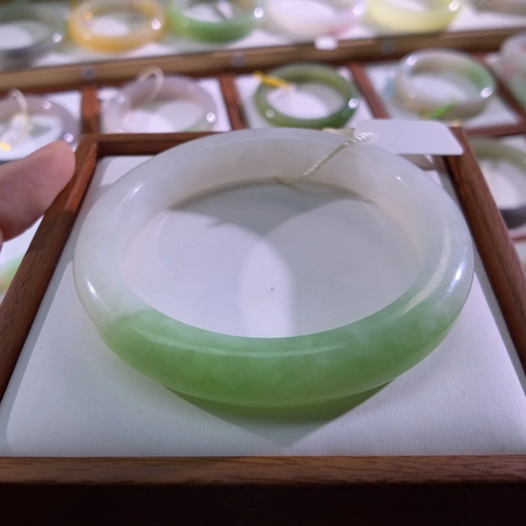 【闪购商品】未镶嵌手镯和田玉（翠青玉）