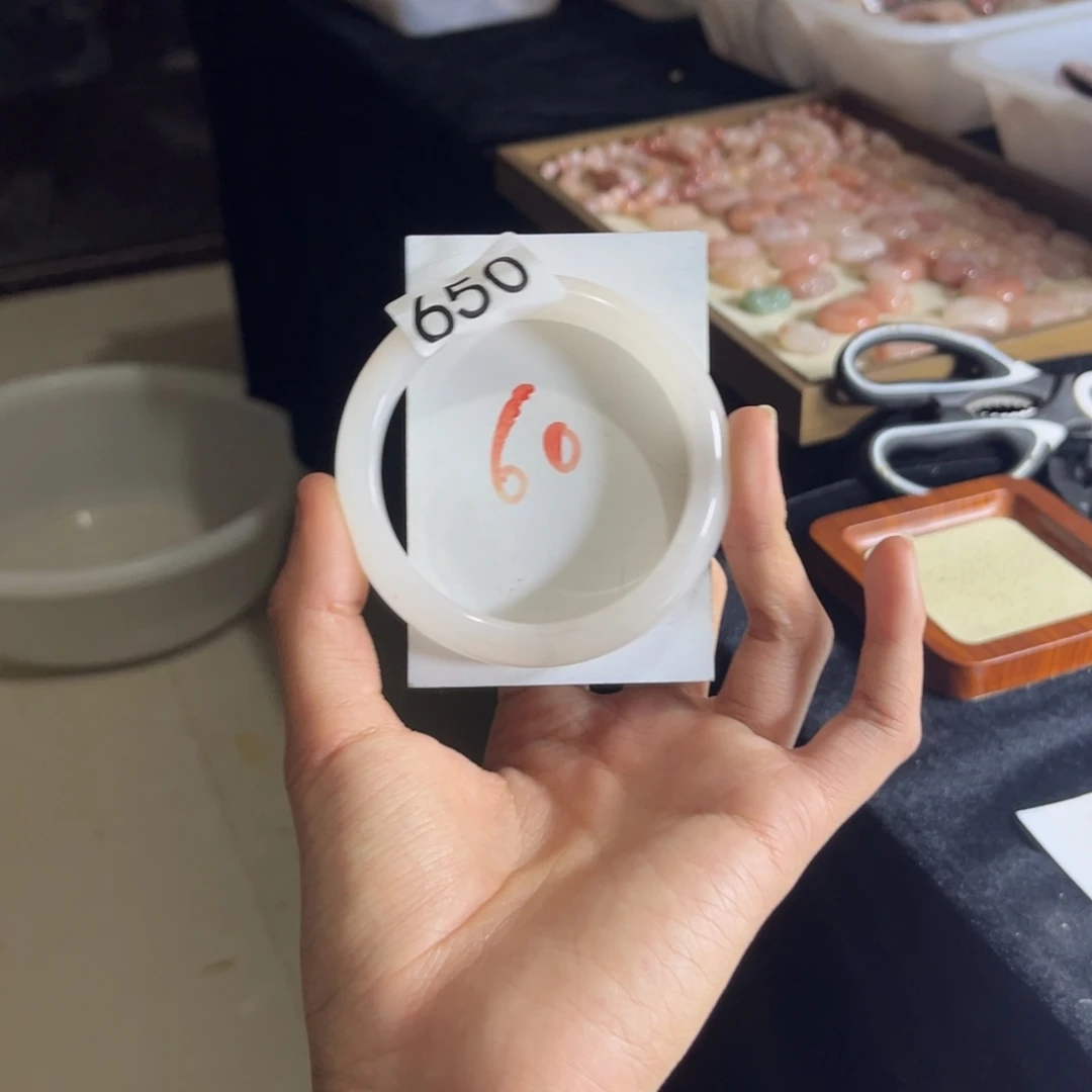 石英质玉手镯未镶嵌