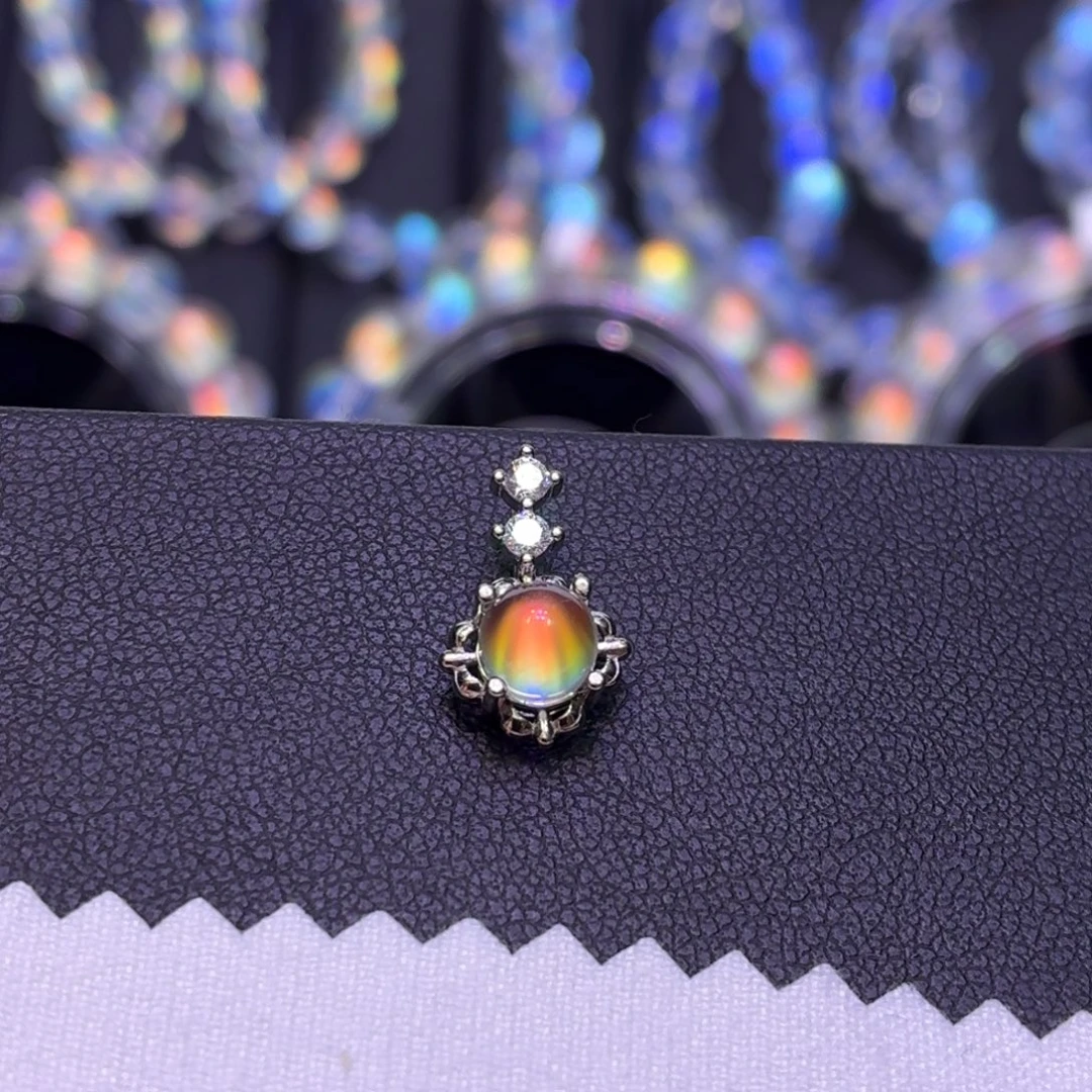 月光石颈饰银S925镶嵌26马岛吊坠