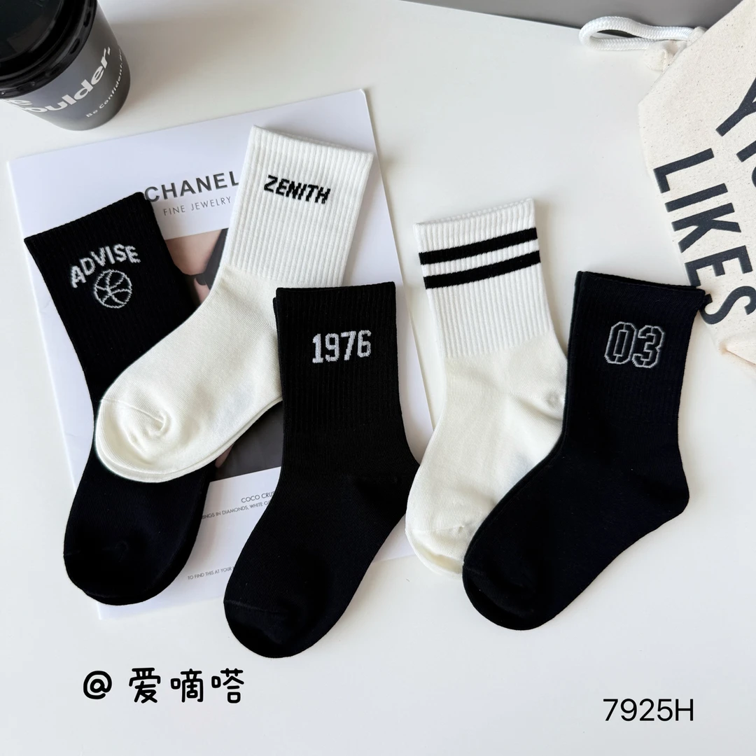 爱嘀嗒7925儿童袜子高腰男女童秋冬儿童袜子男童女童中筒黑白字母