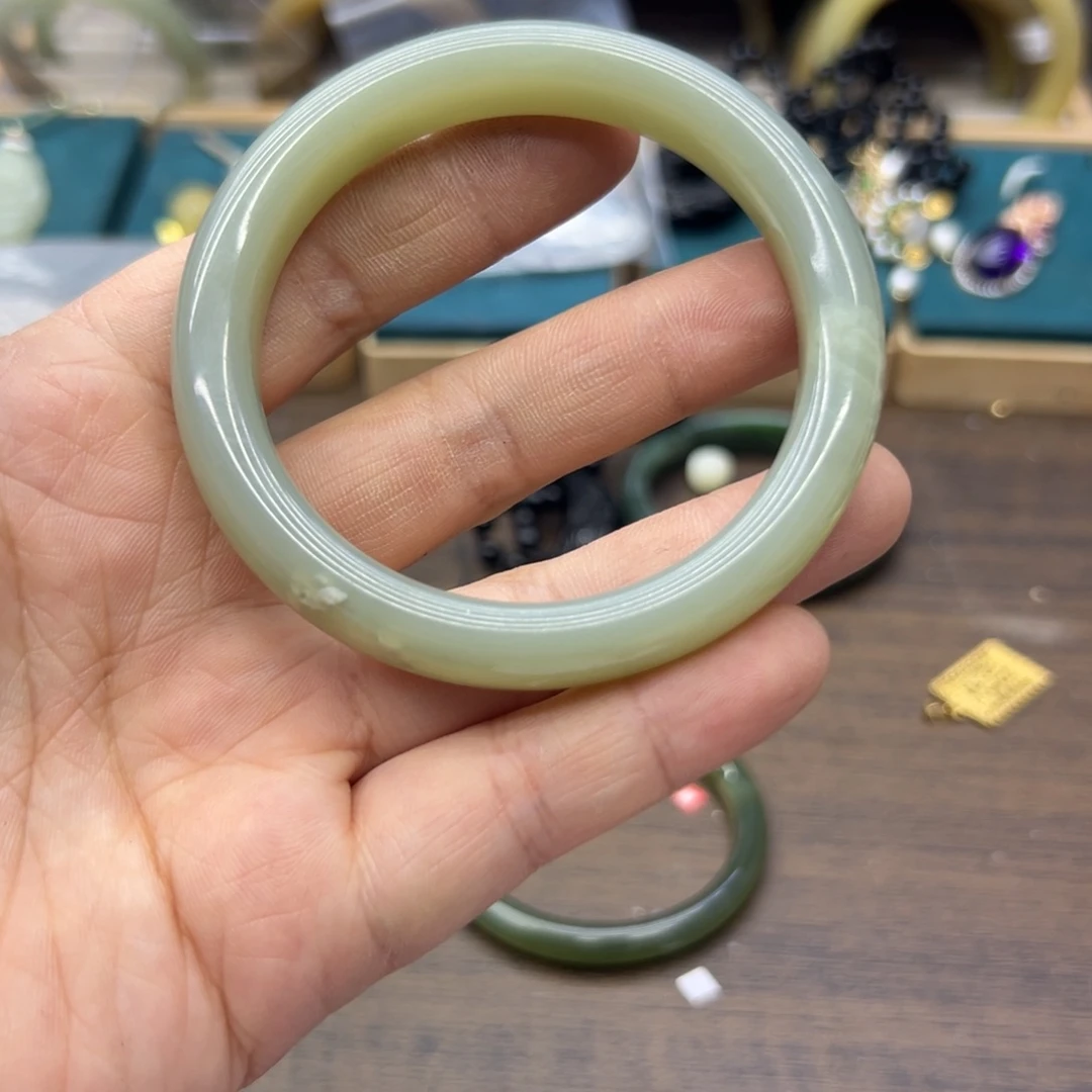 和田玉未镶嵌手镯57.7圈围473